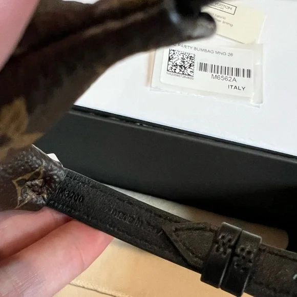 Louis Vuitton Party Bumbag Bracelet - Picture 9 of 10